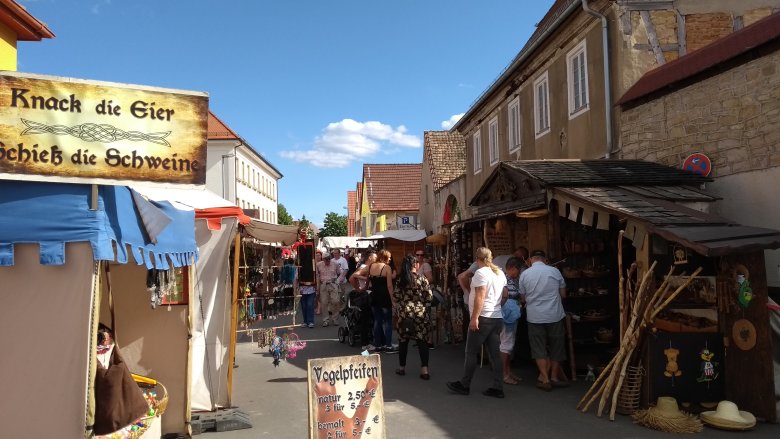 Mittelaltermarkt mit Festmeile und Bauernmarkt
